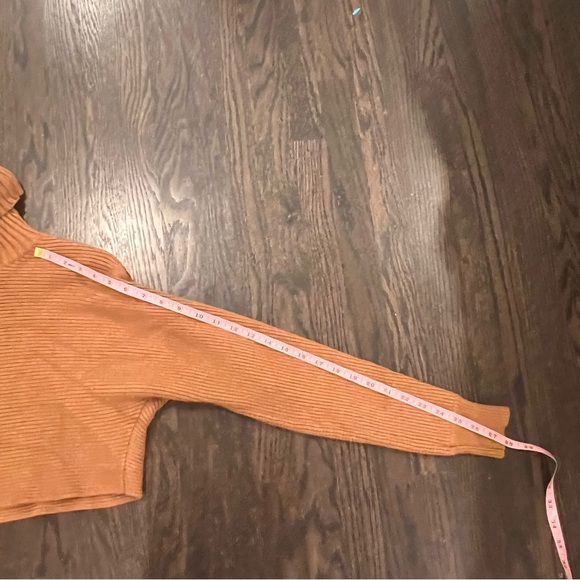 House of Harlow 1960 Camel Cropped Ribbed Sweater - Picture 5 of 9